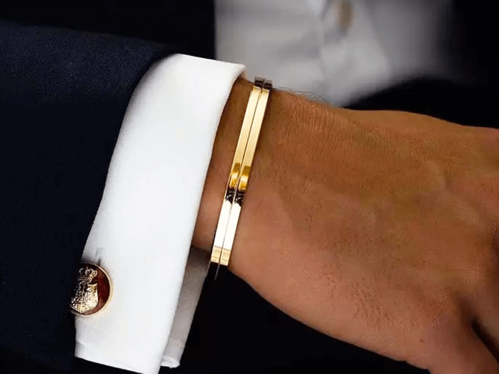 can men wear gold jewelry