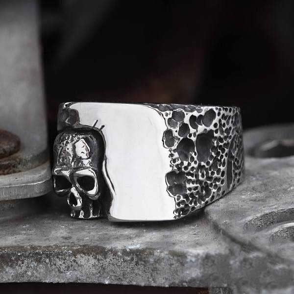 skull ring
