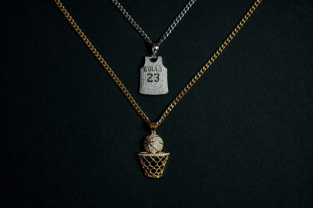 can you put a silver pendant on a gold chain
