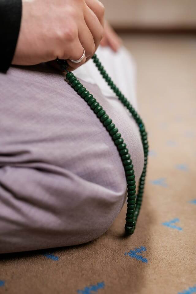 Can Muslim Men Wear Jewelry? - Unveiling Islamic Teachings on Men's Adornment 1 can muslim men wear jewelry