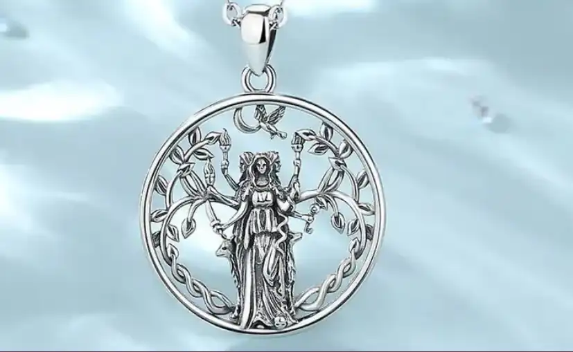 How To Wear A Chain?- A Guide To Rocking Your Bling With Style! 2 how many chains should i wear